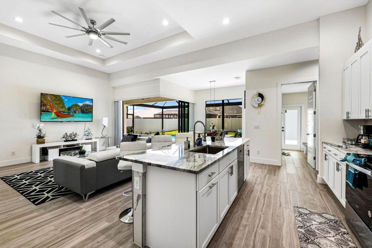 Perfect Oasis Retreat ! 2023 Luxury Built Home, Heated Pool And Games Cabo Coral Exterior foto